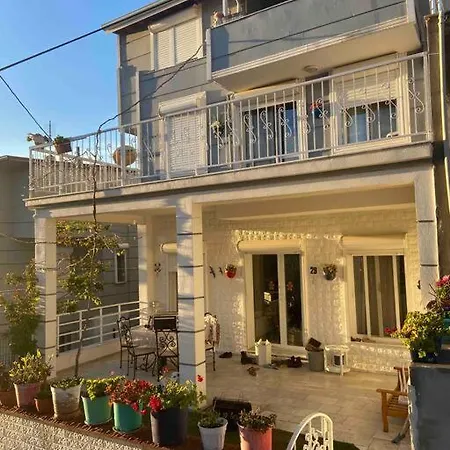 בית נופש Cesme Dalyan'da Ayayorgiye 5 Dk Uzaklikta *